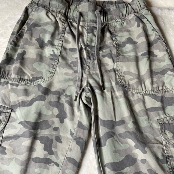 American Eagle camouflage pants - Picture 3 of 10